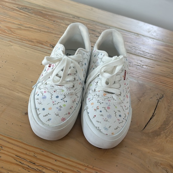 New was gifted , could not fit , good condition - Picture 2 of 4